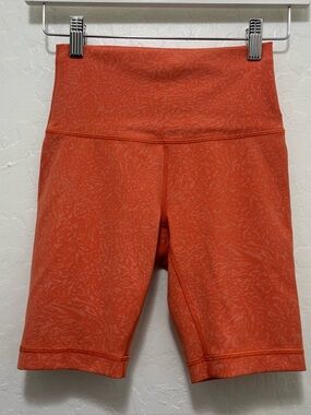 Lululemon Wunder Train High Rise Short 8" Sz 4